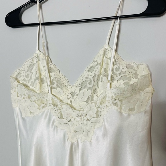 VTG Victoria's Secret Ivory Satin Lace Chemise Size M - Picture 7 of 10